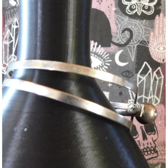 Silver Flexible Ball Clasp Bracelet - Picture 4 of 11